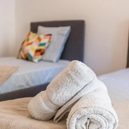 Feel - Foch 28 * ניס